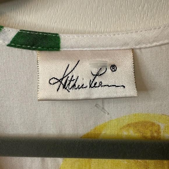 Kathie Lee | Vintage Beauty with lemons 🍋 - Picture 3 of 7